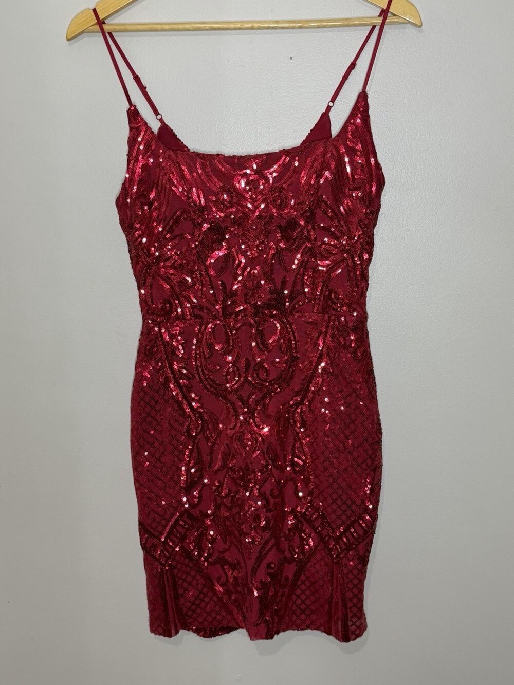 B. Darlin Sequin Bodycon Mini Dress 5/6 Red Sequin Scroll Strappy Hoco Evening